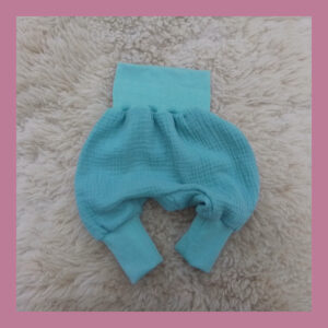 mitwachsende Babyhose in seegrün aus Baumwoll-Musselin Gr. 50-62