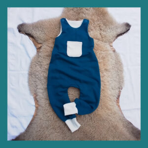 mitwachsende Baby-Latzhose aus Baumwolle